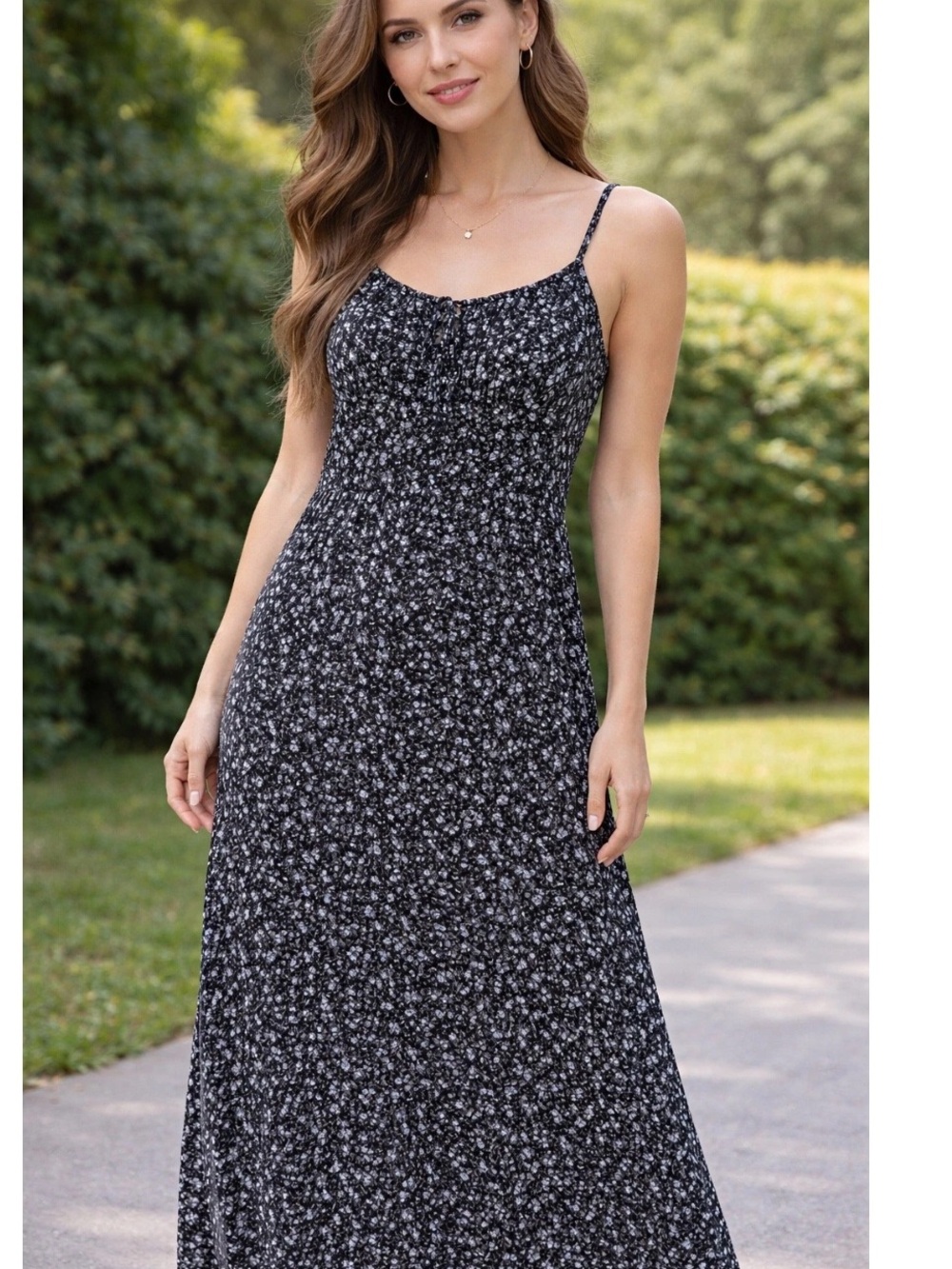 NO BOUNDARIES DITSY FLORAL PRINT MIDI DRESS WITH SHIRRED BUST